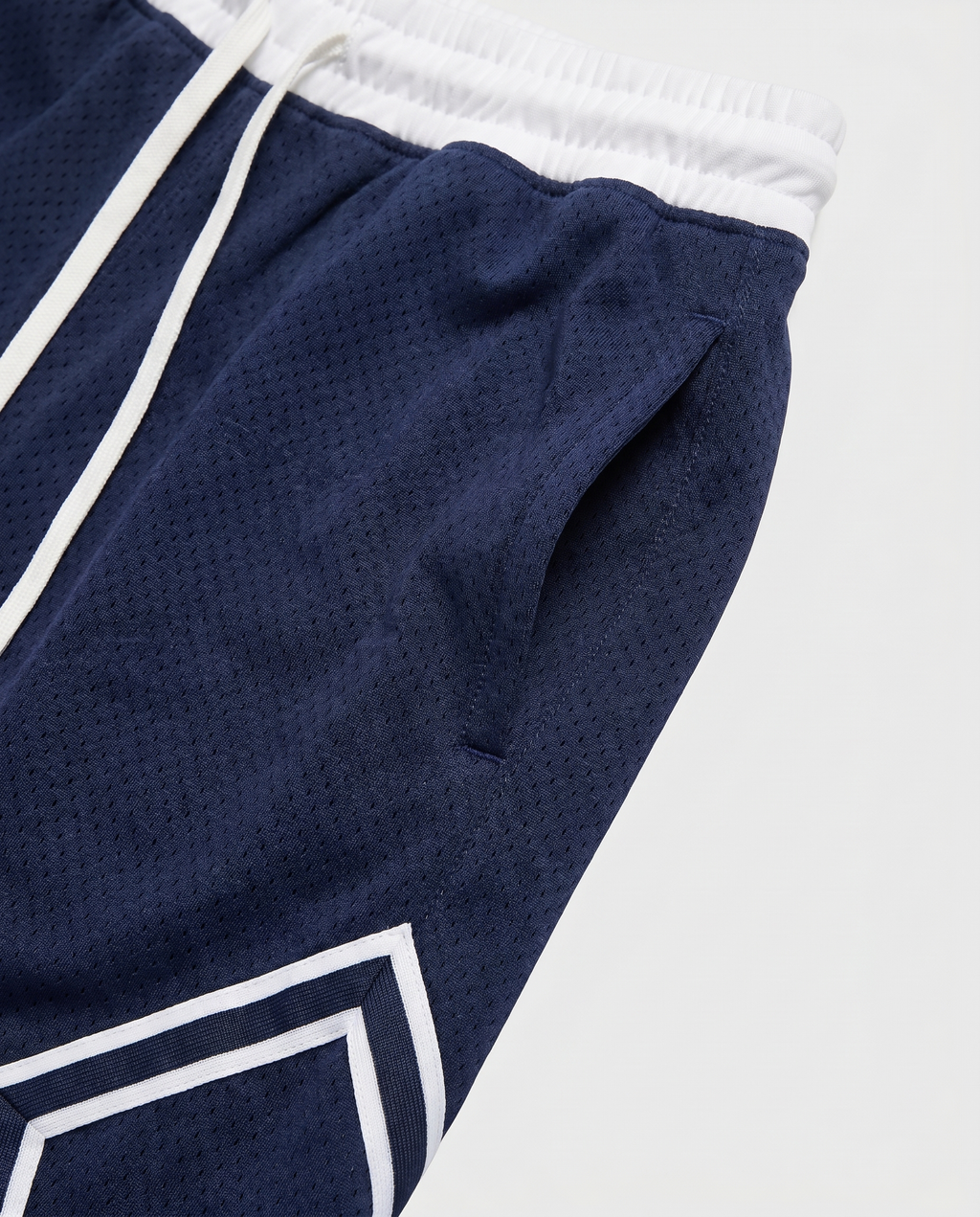 Short Bleu Royal JOJO — détail bande latérale blanche
