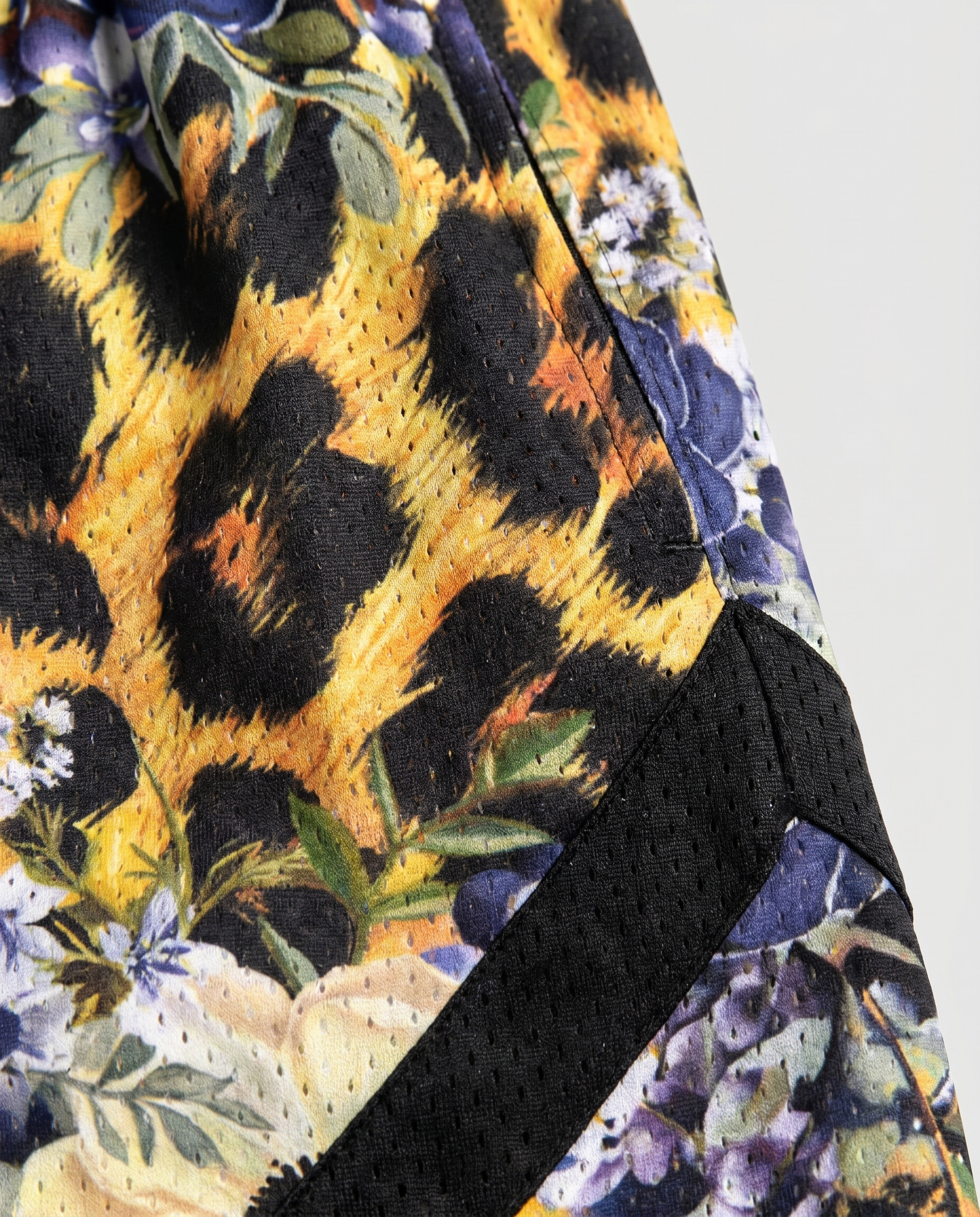 Short Léopard JOJO — détail motif léopard et finitions