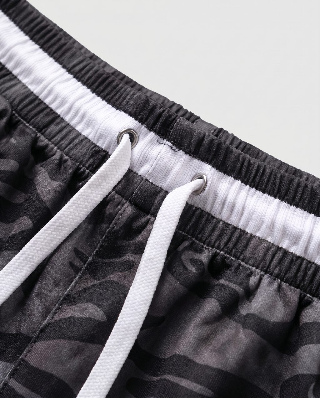 Short Panthère Noir JOJO — détail imprimé panthère signature