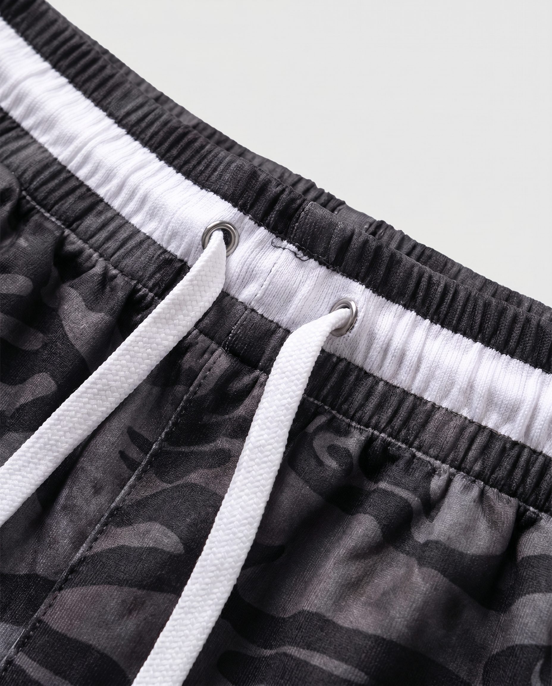 Short Panthère Noir JOJO — détail imprimé panthère signature