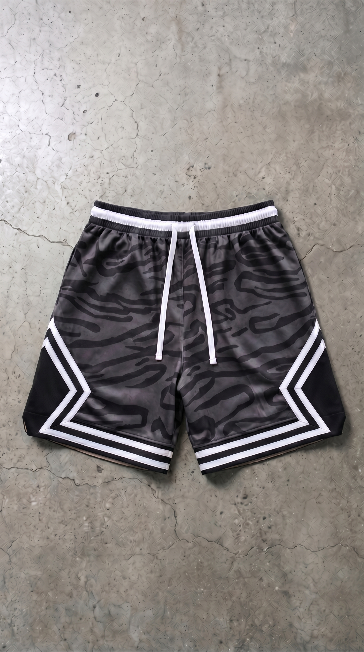 Short Panthère Noir JOJO — imprimé panthère discret fond noir